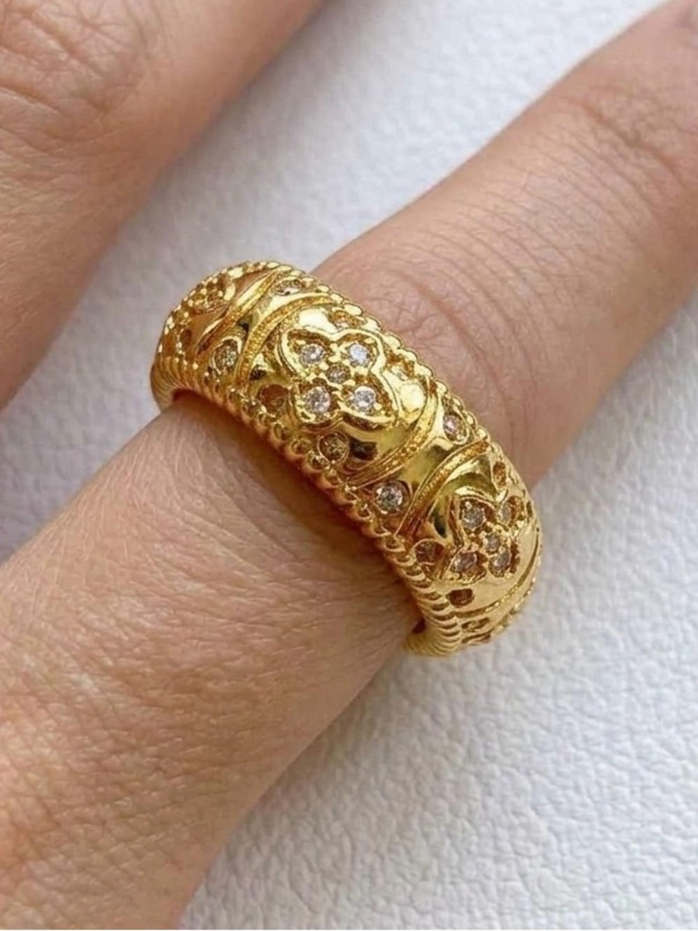Elegant Gold Women's Ring